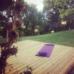 Yoga sur la terrasse - La Hulotte