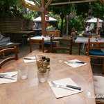 Restaurant sous la pergola - Au Café Vagabond