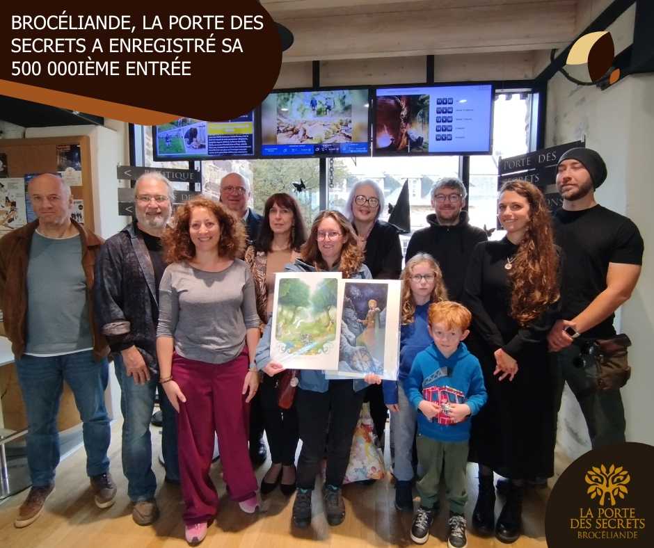 Photo de groupe avec les lauréats pour la 500 000ième entrée à Brocéliande, La Porte des Secrets
