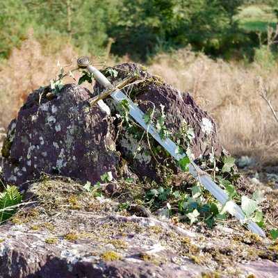 épée sur le rocher en Brocéliande