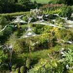 Exposition : Couronnement par Florence de Vries au Jardin Kalon Gwez