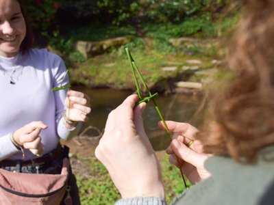 Atelier Jouets buissonniers aux Jardins de Brocéliande