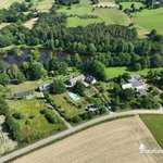 Vue aérienne du Logis de l'Étang de l'Aune
