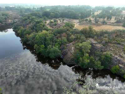 Étang et vestiges du château de Boutavent - vue drone