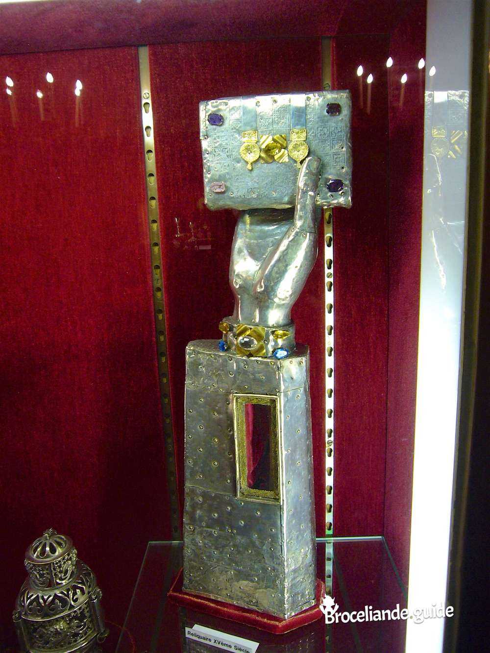 Bras reliquaire de saint Judicaël en argent