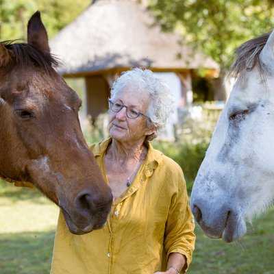 Francoise Le Bolloch avec ses chevaux à La Claie des Landes