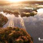 Lever de soleil sur l'étang de l'abbaye de Paimpont