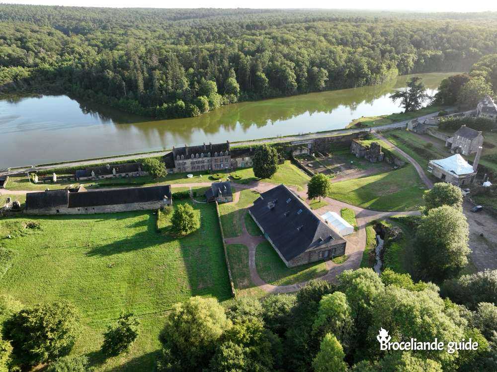 Vue aérienne des Forges de Paimpont en 2025
