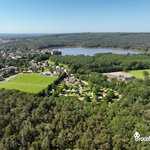 Camping Municipal de Paimpont, le bourg et l'étang de l'abbaye