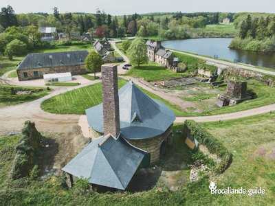 Vue des Forges de Paimpont avec la Fonderie au premier plan (2026)