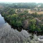 Étang et vestiges du château de Boutavent - vue drone