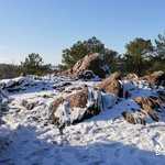 Neige sur le Rocher des Faux-Amants dans le Val sans retour