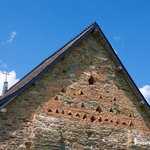 Décoration en brique sur le mur oriental - Prieuré Saint-Étienne de (...)