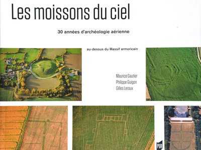 Couverture du livre Les moissons du ciel 30 années d'archéologie aérienne