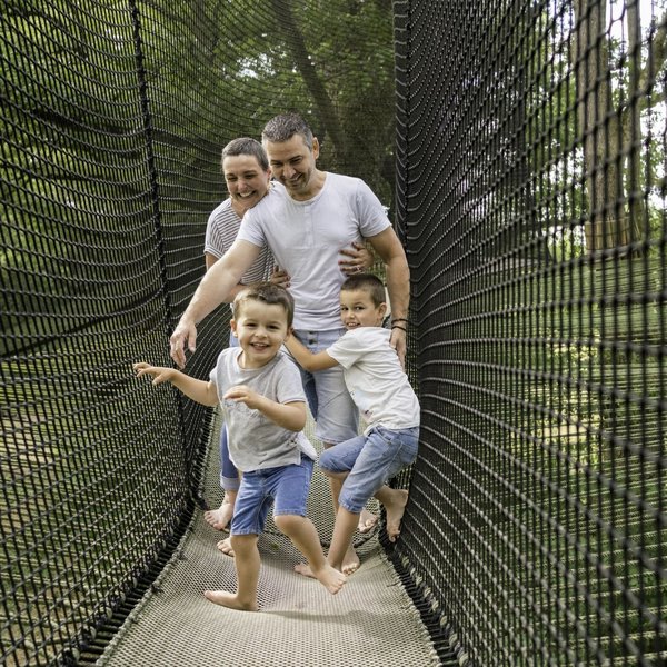 File là-haut ©Parcabout aux Jardins de Brocéliande